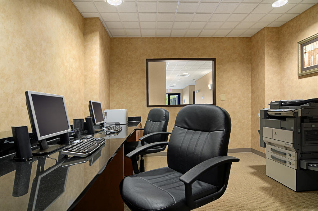 Wingate By Wyndham Lagrange Hotel Facilities photo